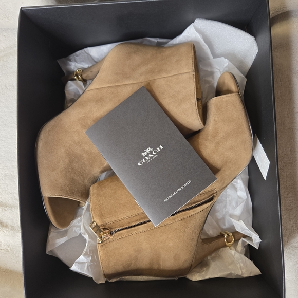 NIB Coach Remi Suede Peep Toe Bootie Coconut Heel Zip Size 8B Tan Authentic - Picture 1 of 14